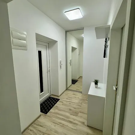 V Srdci Piestan S Parkovanim Zdarma * Pieszczany